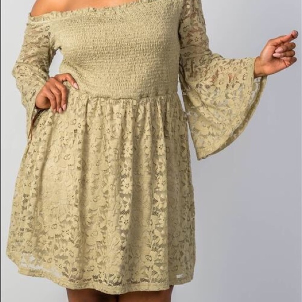 Boho Sage Floral Lace Off-the-Shoulder Plus Size